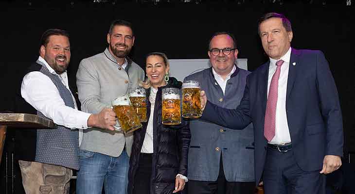  Oliver Krems und Tobias Martl (mit seiner Parnerin), Münchens Wirtschaftsreferent Clemens Baumgärtner, Erdings Oberbürgermeister Max Golz bei der Eröffnung des 2. Frühlingsfest in Erding (©Foto: Stefan Rescher)